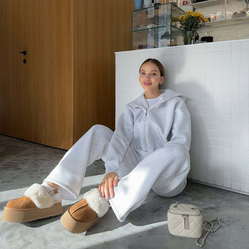 Comfortable fleece jogger set for women with hood and side pockets Lune London