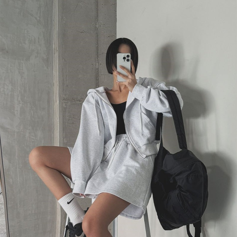 Ladies sporty loungewear set with hooded jacket and shorts Chic & Stil