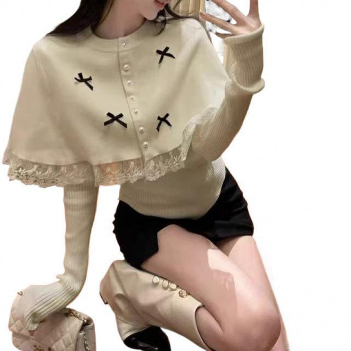 Blouse en tricot élégante pour femme avec bordure en dentelle et boutons décoratifs Chic & Stil