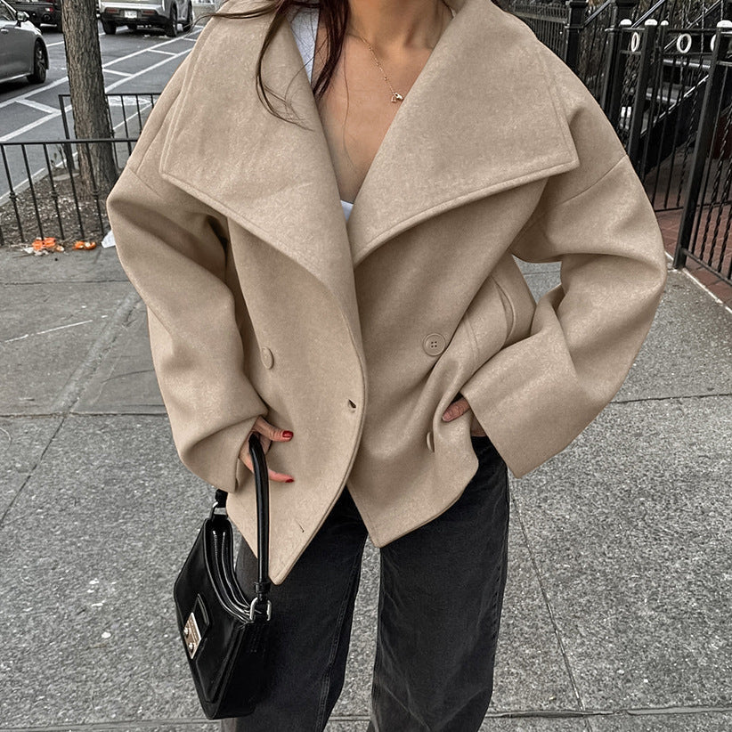 Oversized casual jacket for women with wide collar and button details Lune London