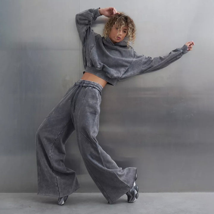 Urban loungewear set for women with cropped hoodie and wide pants Lune London