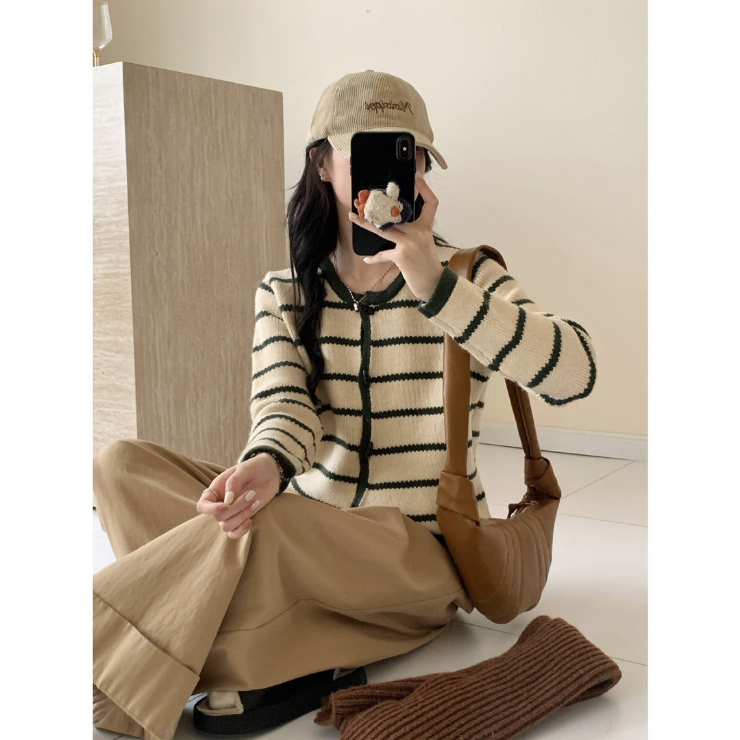 Gilet pour femmes avec motif rayé maritime et grands boutons Chic & Stil