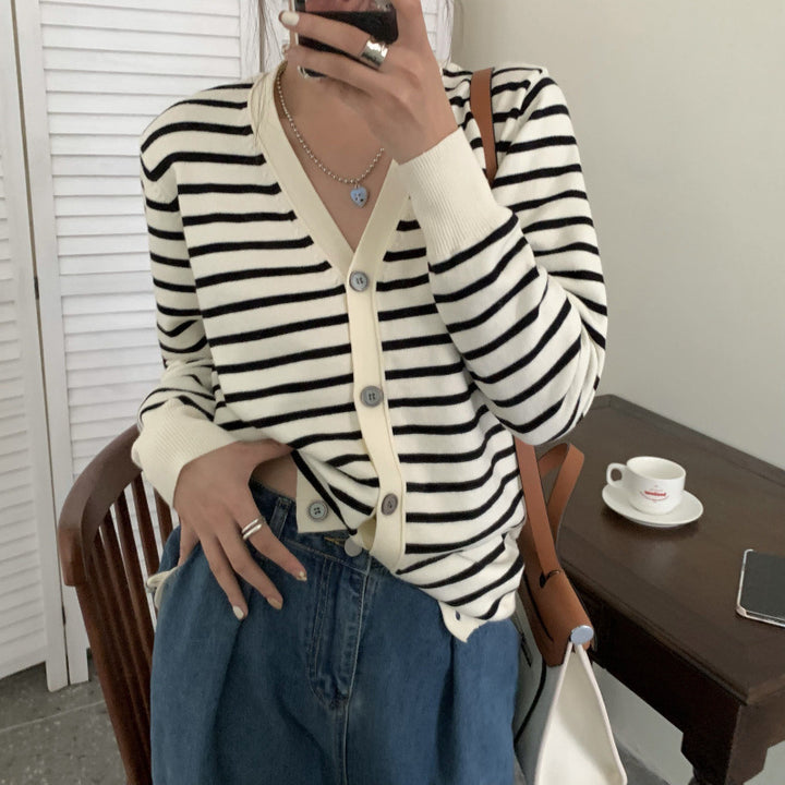 Women's knitted jacket with trendy striped pattern and classic V-neck Lune London
