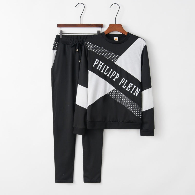 Women's sports set with a modern graphic design and an elastic waist Lune London