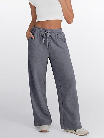 Women's loose leisure pants with elastic waistband and functional side pockets Chic & Stil