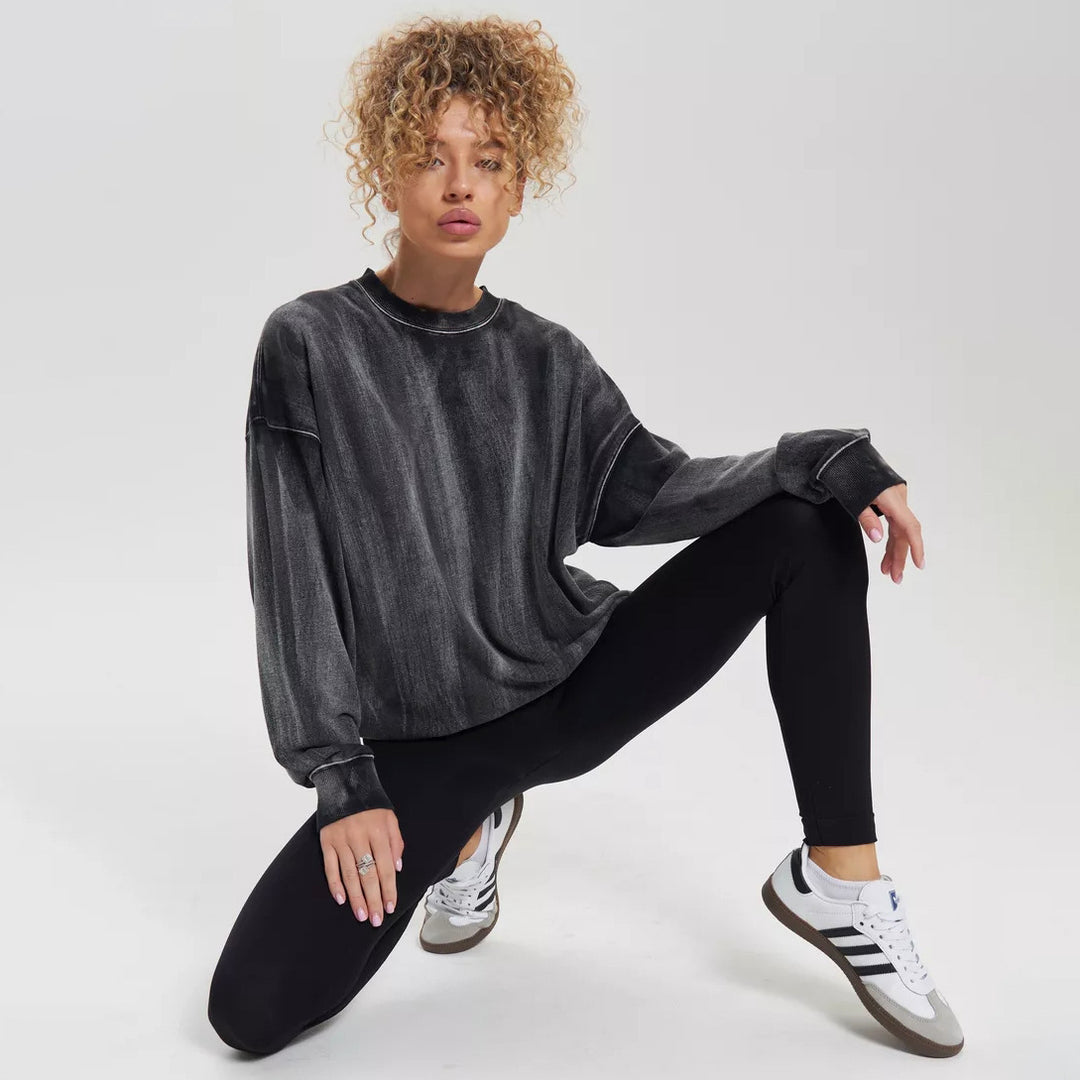 Casual oversized sweater for women with trendy accents and a textured fabric Lune London