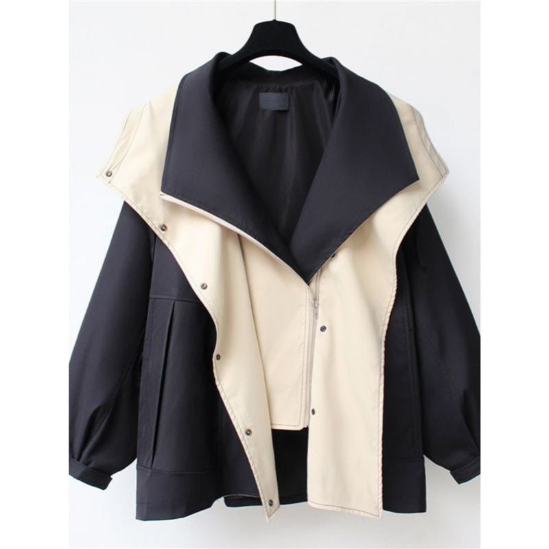 Multifunctional outdoor jacket for women with large pockets and practical zippers Lune London