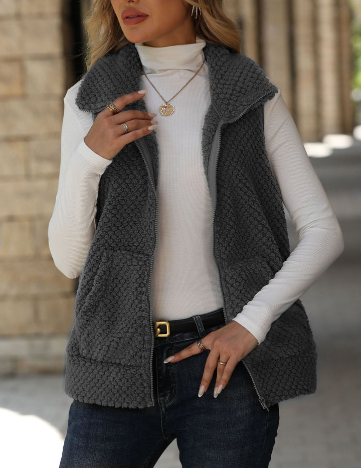 Fleece vest for women with practical pockets and chic collar Lune London