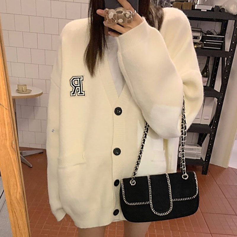 Casual knitted jacket for women with front pockets and button closure Lune London