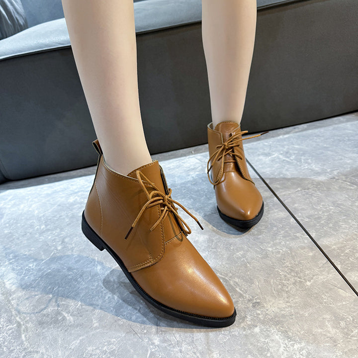Elegant women's boots with a pointed toe and high-quality leather Lune London