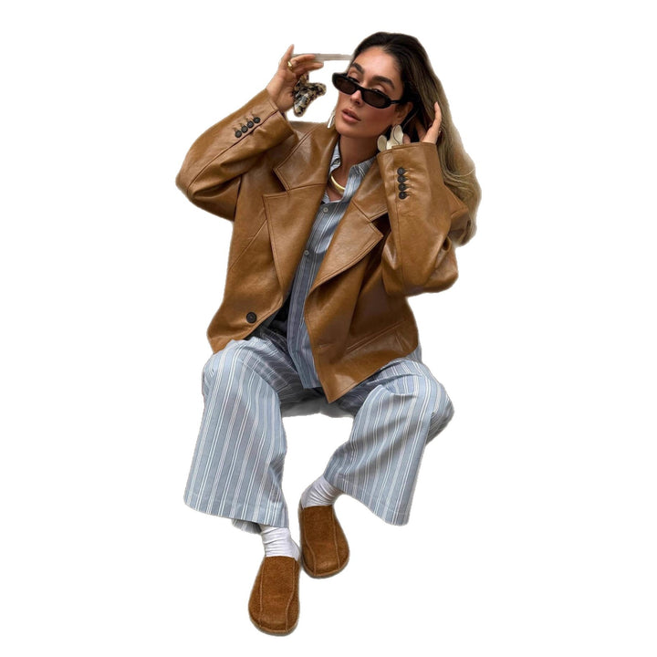 Short leather jacket for women in an elegant blazer style Lune London