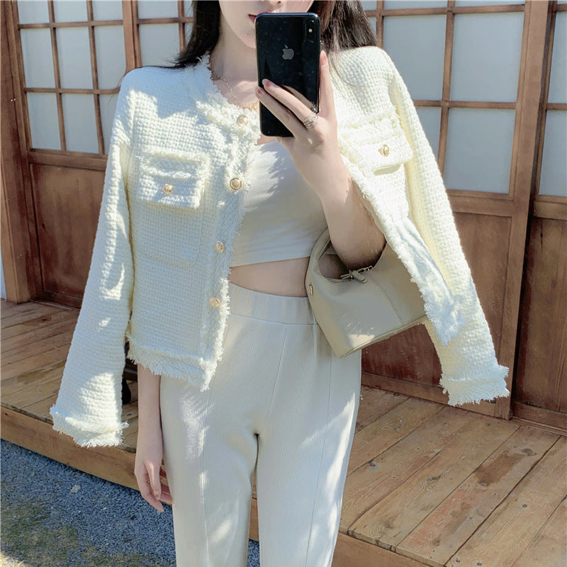 Veste courte élégante pour femmes avec des boutons décoratifs structurés Chic & Stil