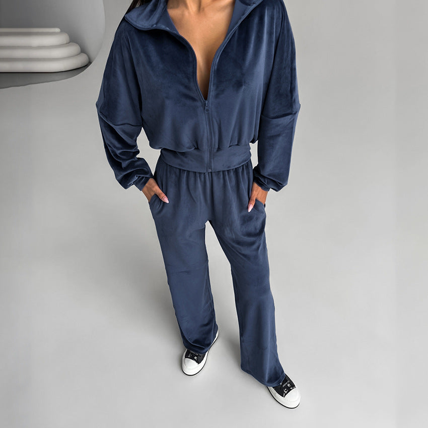 Casual sports set for women in velvety material with a loose fit Lune London