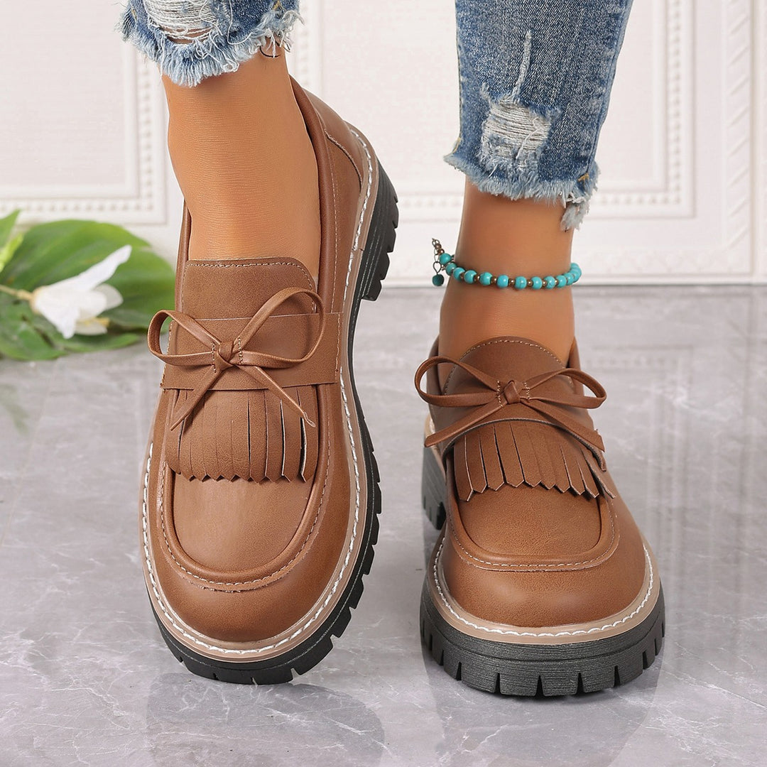 Ladies moccasins with trendy fringed design and comfortable sole Lune London