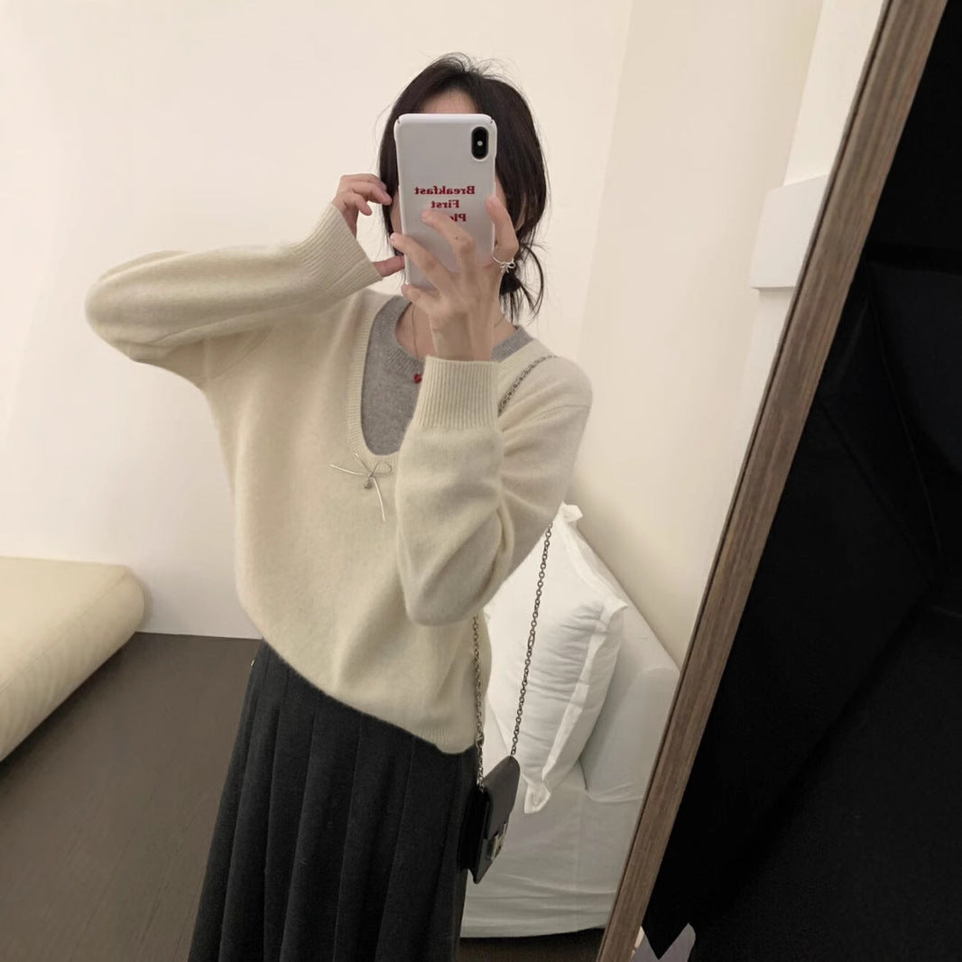 Pull femme avec col en V élégant et applique nœud en premium Chic & Stil