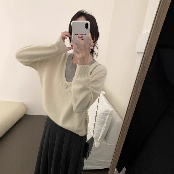 Pull femme avec col en V élégant et applique nœud en premium Chic & Stil