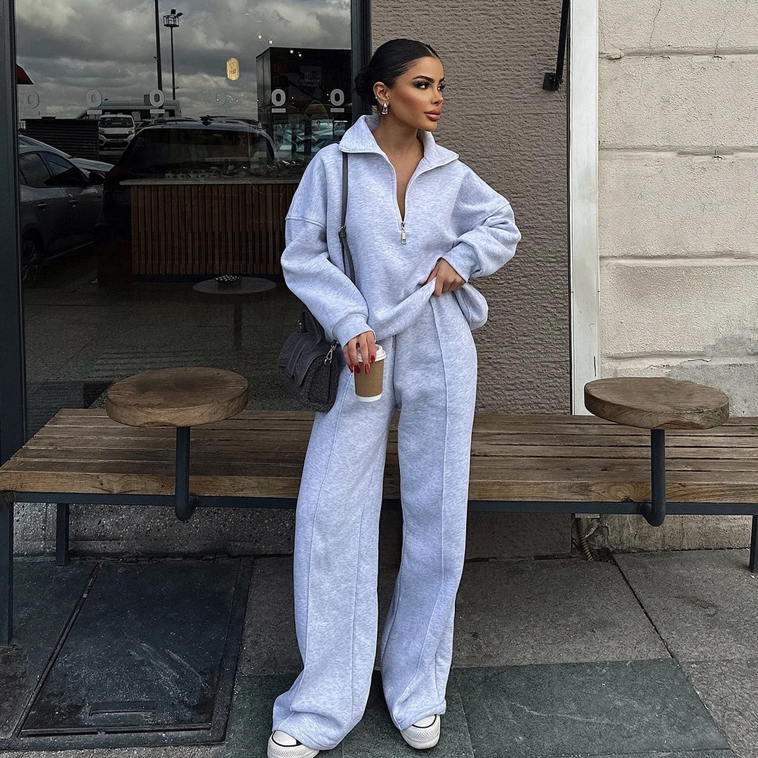 Sporty fleece loungewear set for women with high collar and zipper Lune London