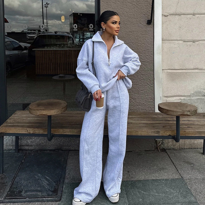 Sporty fleece loungewear set for women with high collar and zipper Lune London