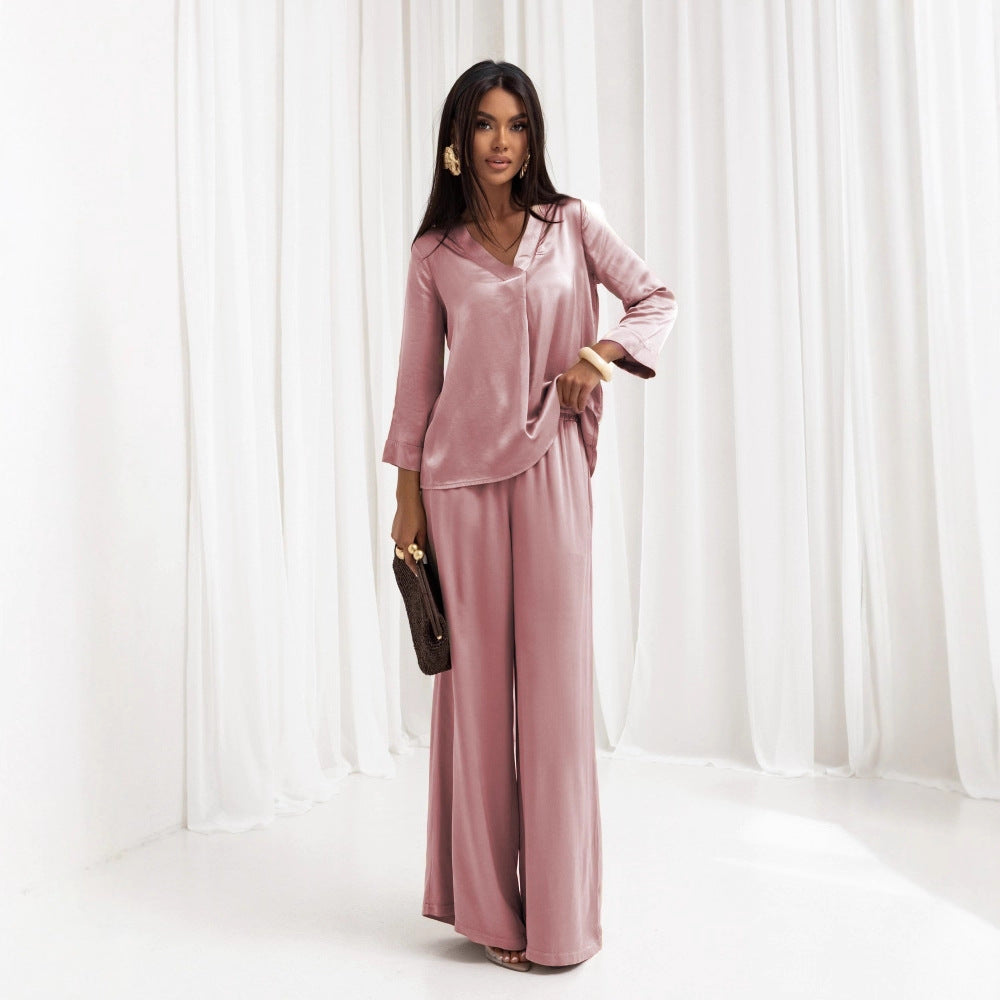 Elegant satin loungewear set for women with a loose fit and classic lapels Lune London