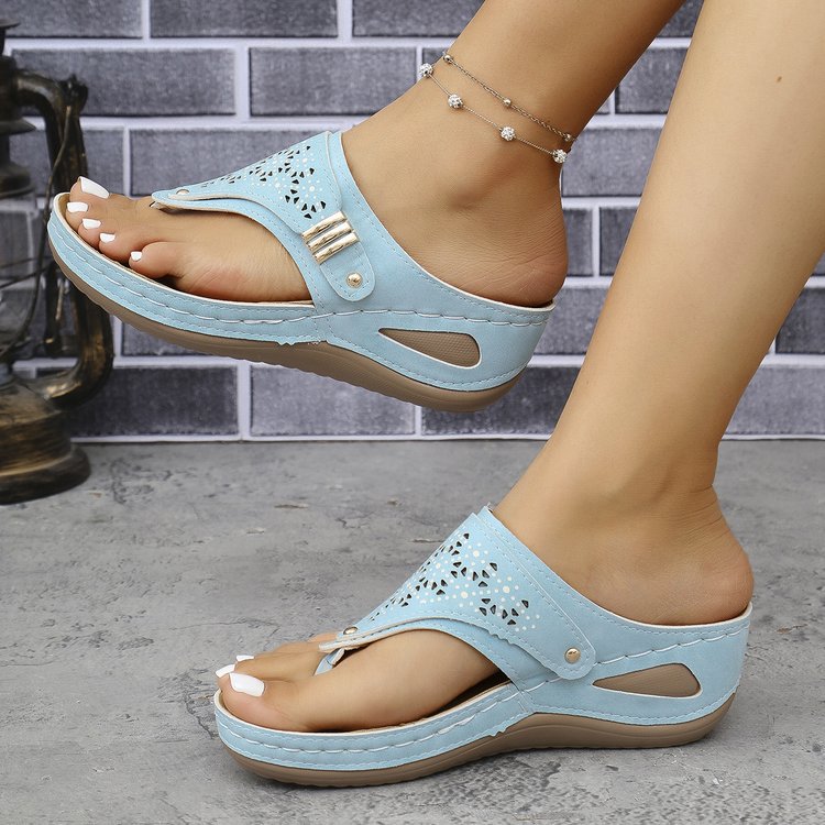 Comfortable flip-flop sandals for women with an airy look in perforated pattern Lune London