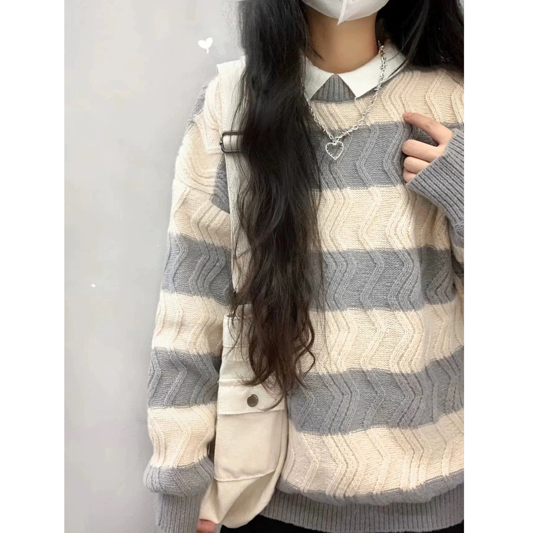 Structured wavy pattern knitted women's sweater Lune London