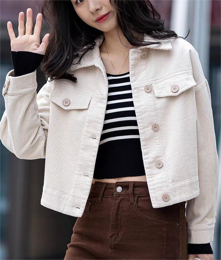 Veste en corduroy tendance pour femmes avec une coupe décontractée et des épaules tombantes Chic & Stil