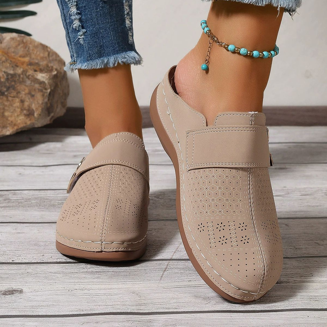 Women Breathable Clogs with trendy perforations and an adjustable strap Lune London