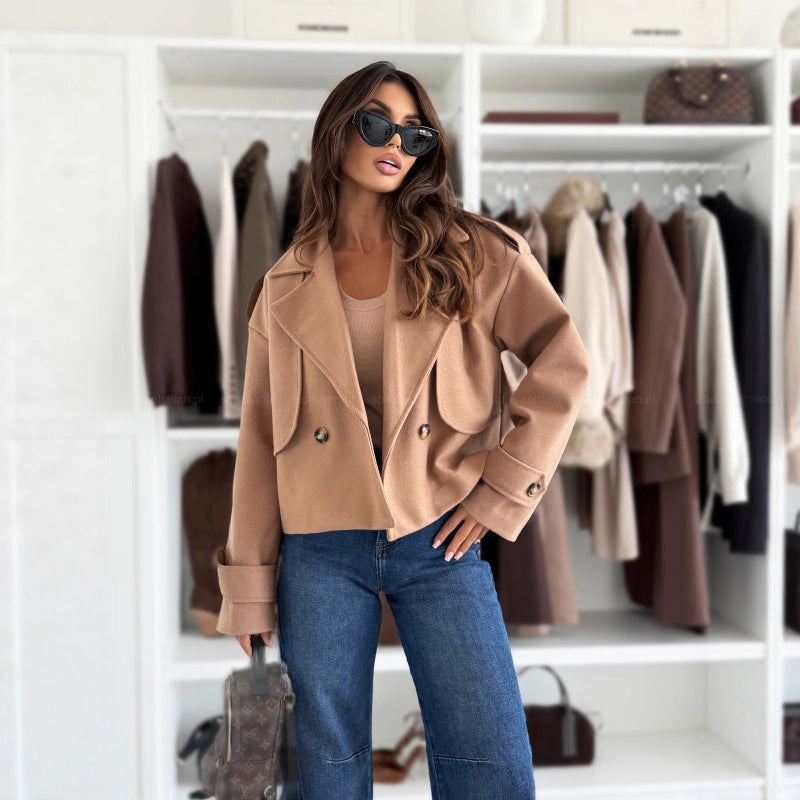 Trendy cropped blazer jacket for women with double-breasted buttons and wide lapels Lune London