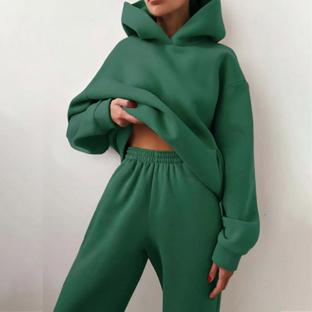 Women's sporty loungewear set with oversized hoodie and comfortable jogger pants Lune London