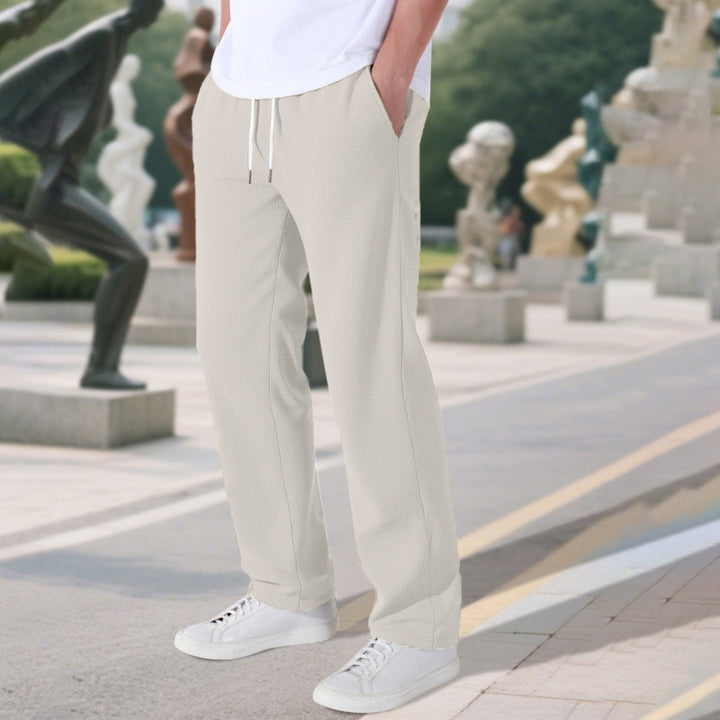Comfortable leisure pants for men with adjustable waistband and side pockets Lune London