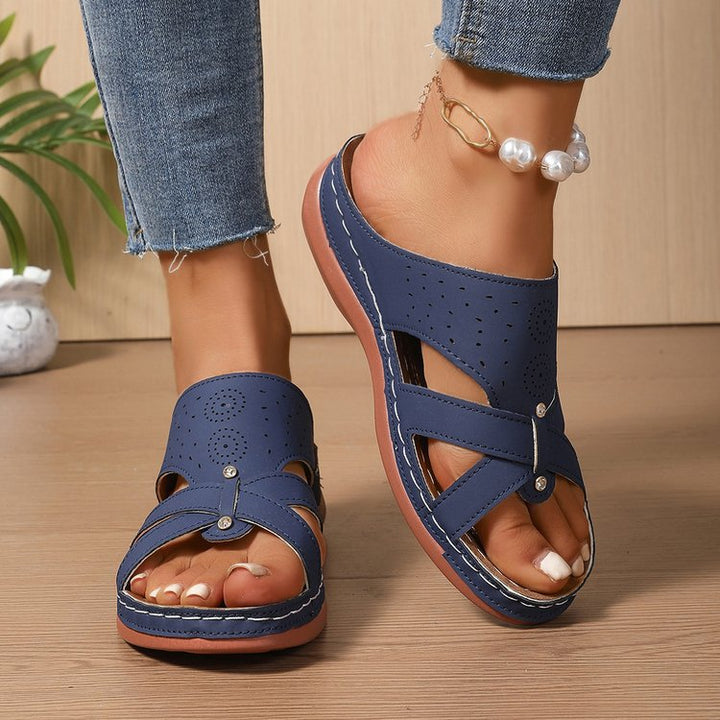 Women's comfortable clogs with a trendy cut and a breathable surface structure Lune London