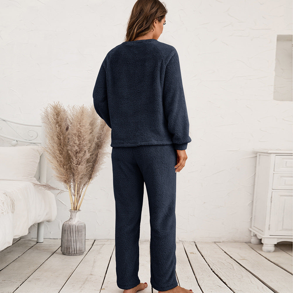 Cozy fleece pajama set for women with long sleeves and comfortable pants Lune London