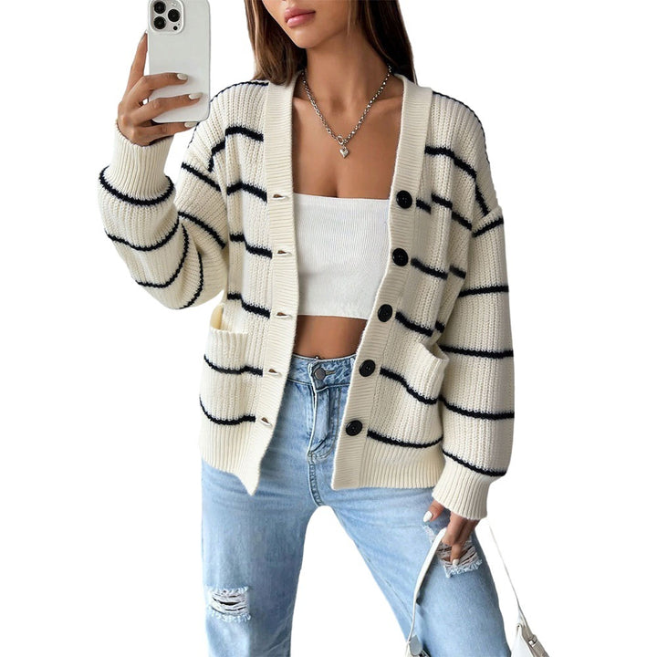 Gilet pour femmes avec un motif à rayures tendance et des poches pratiques Chic & Stil
