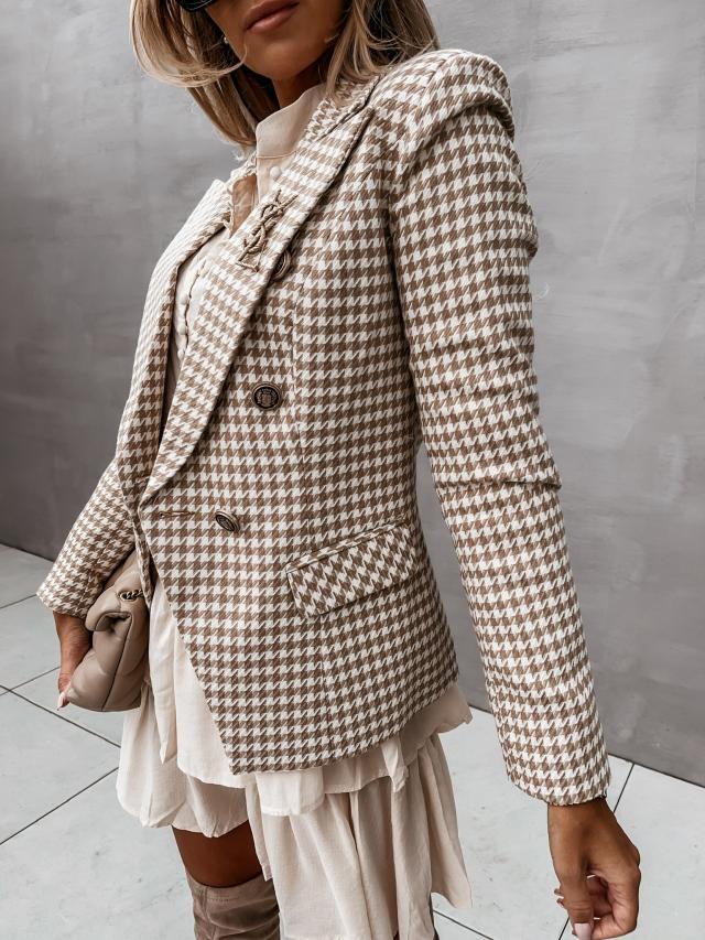 Veste pour femmes à motif à carreaux et détails élégants Chic & Stil