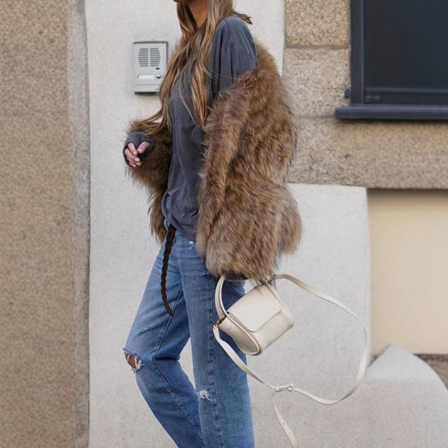 Faux fur jacket for women with a stylish and cozy design Lune London