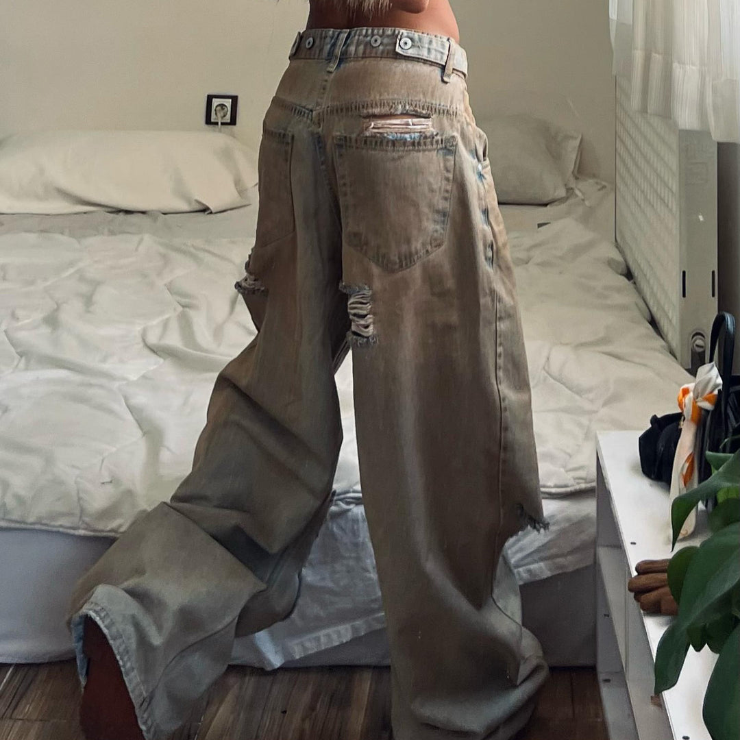 Baggy jeans for women with frayed hem and worn look Lune London