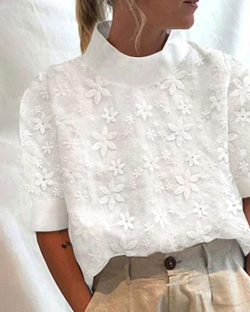 Blouse femme avec design de broderie florale et coupe courte Chic & Stil
