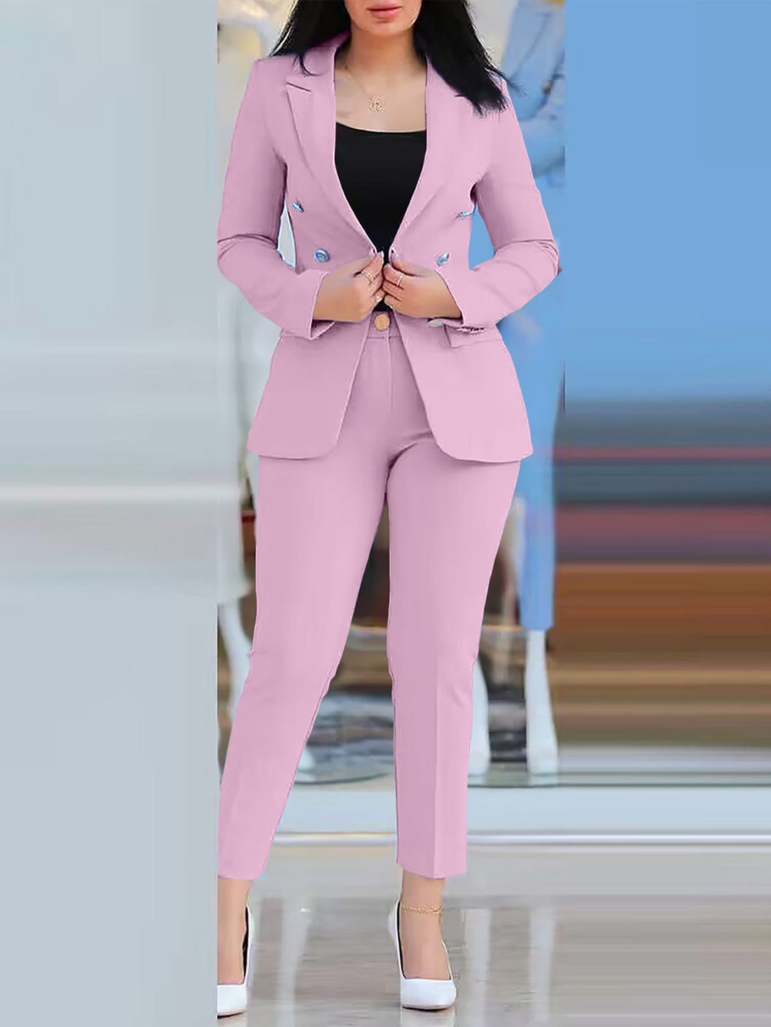 Ladies elegant and stylish business suit with double-breasted and fitted cut Lune London