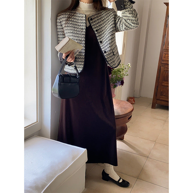 Ladies fashionable jacket in tweed look with round neckline Chic & Stil