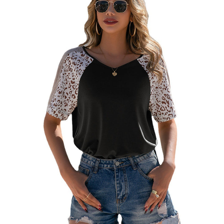 Casual women's t-shirt with animal print and American neckline Lune London