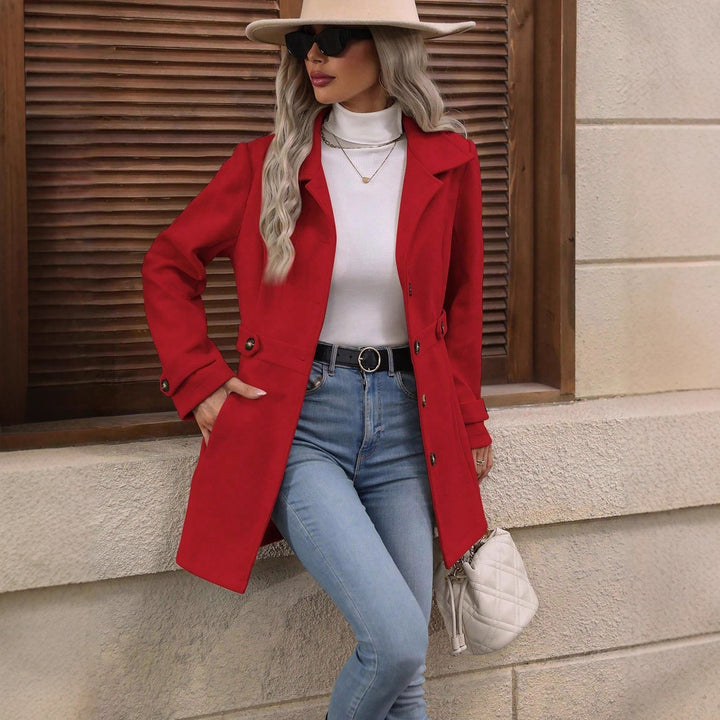 Trench-coat élégant pour femmes avec coupe ajustée et détails de boutons Chic & Stil