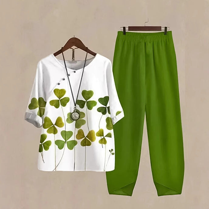 Ensemble deux pièces pour femmes avec design floral et coupe décontractée Chic & Stil