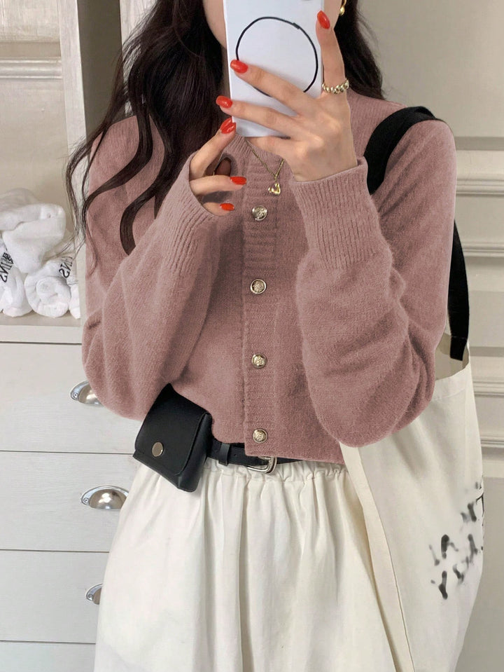 Cardigan féminin confortable avec des boutons décoratifs et coupe confortable Chic & Stil
