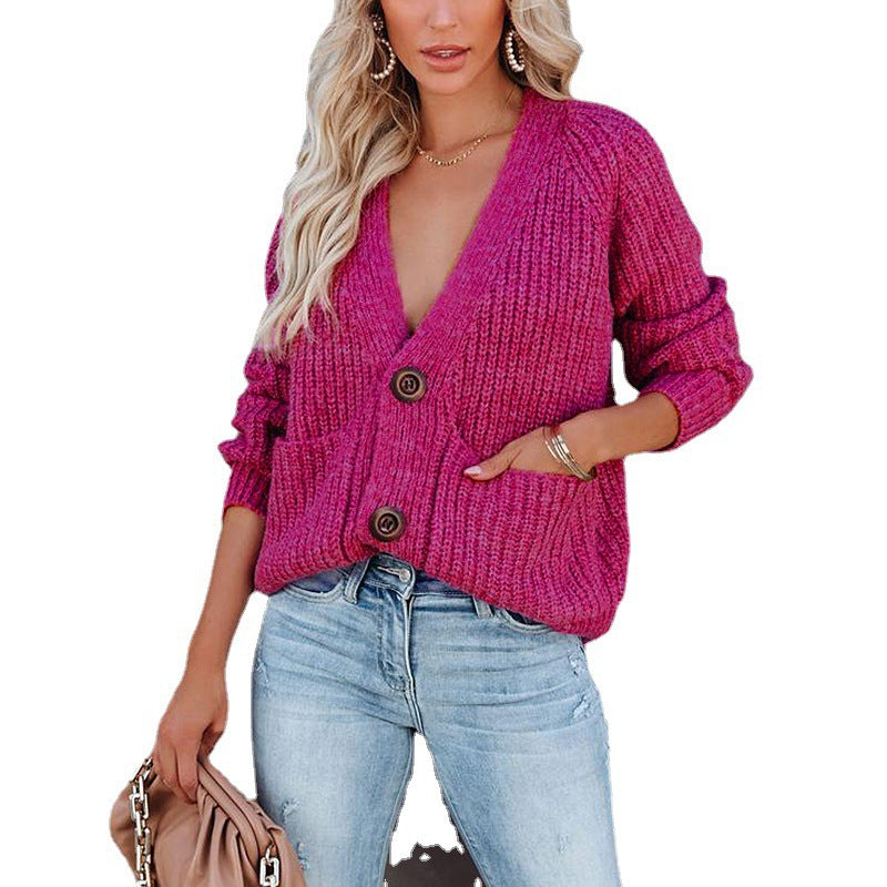 Women Cardigan with deep V-neck and practical pockets Lune London
