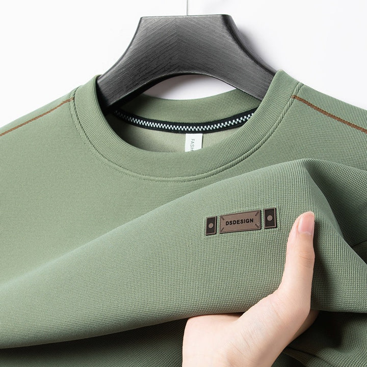 Elegant pullover for men with round neck in fine functional material Lune London
