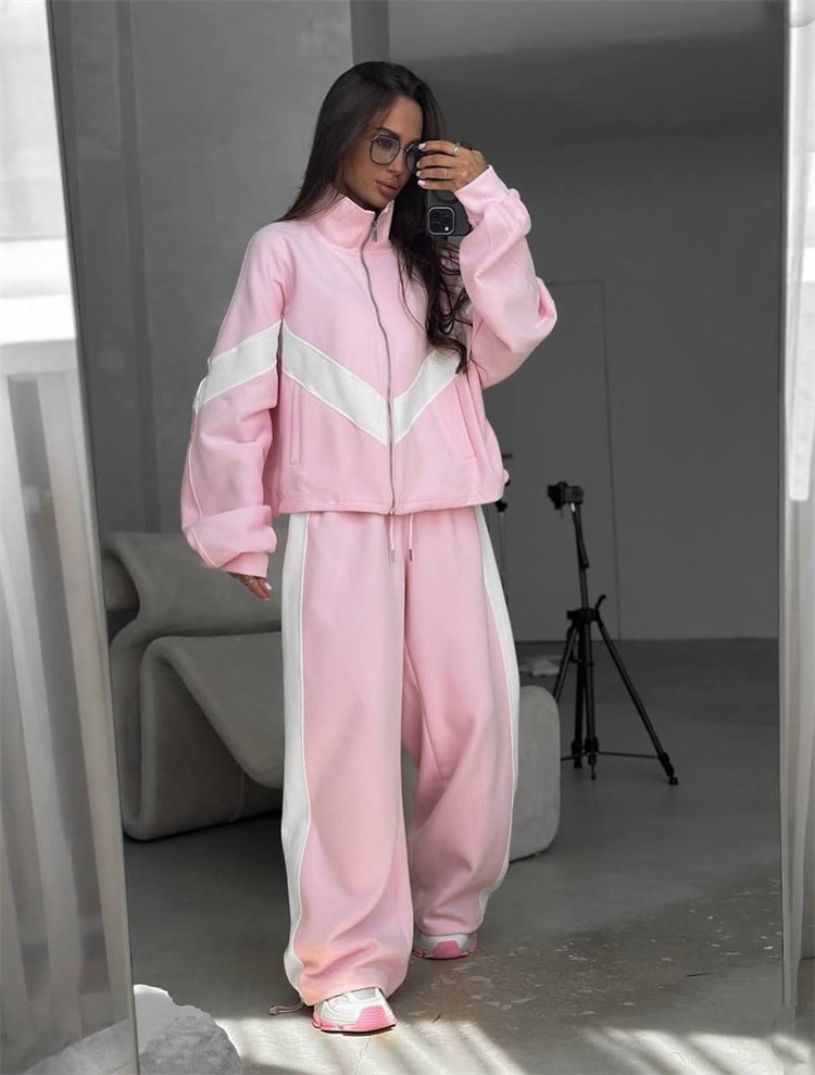 Women's sporty jogging suit with high collar and striking contrast stripes Chic & Stil