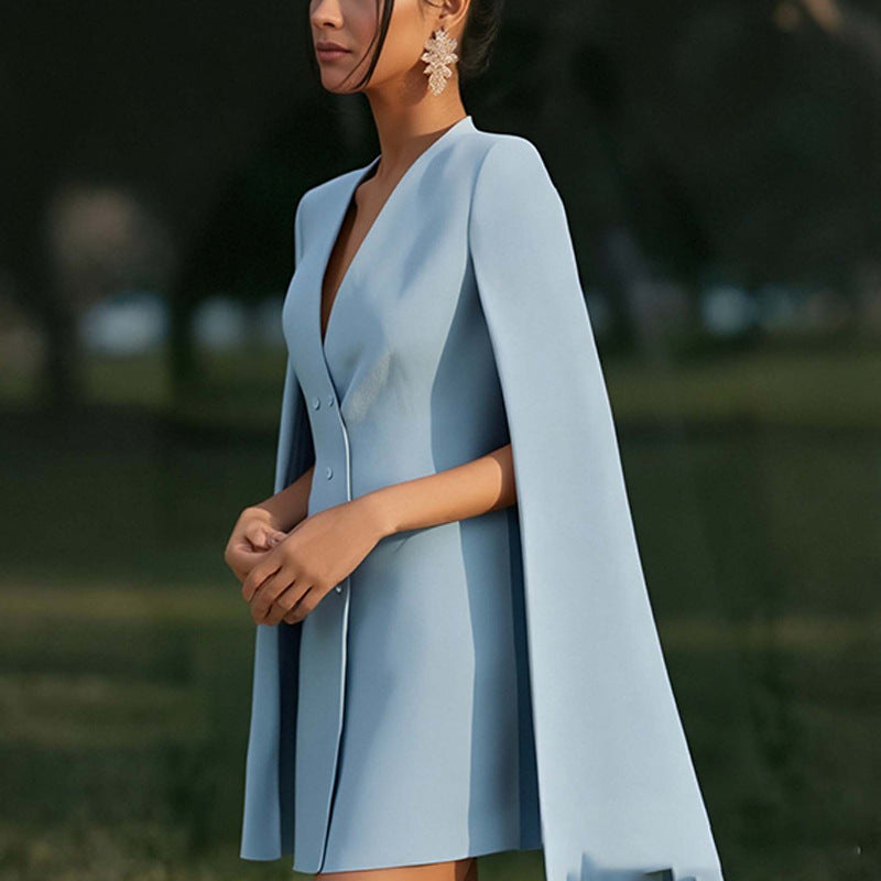 Robe pull pour femmes avec capuche et double patte de boutonnage Chic & Stil