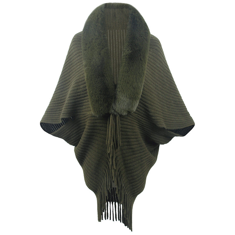 Luxurious knitted poncho for women with elegant faux fur collar and fringes Lune London