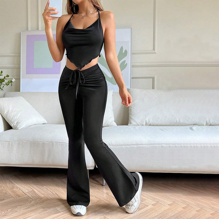 Ensemble deux pièces de sport pour femme avec un haut respectueux de la peau et un pantalon ajusté Chic & Stil