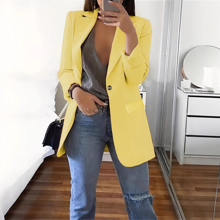 Elegant women's blazer with a sleek silhouette and practical pockets Lune London